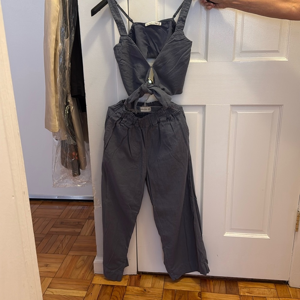 Abercrombie linen set